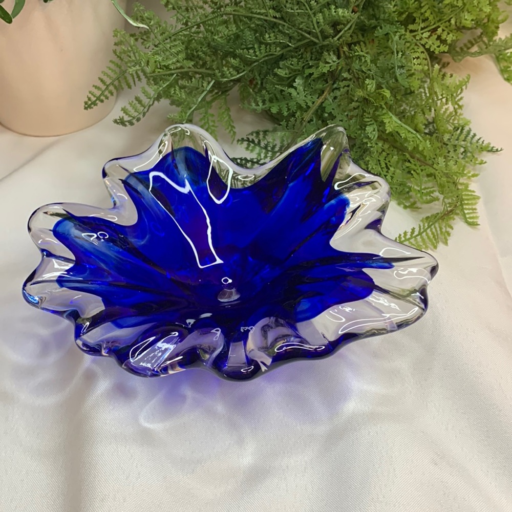Stunning signed cobalt blue and clear Venetian art glass dish